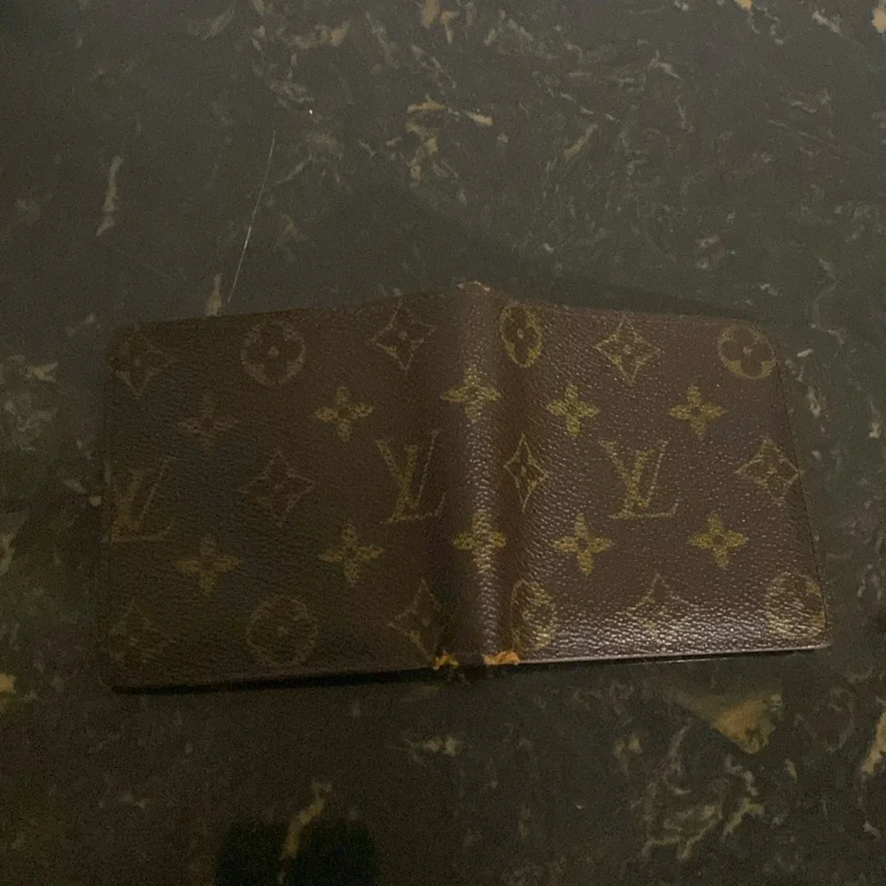 Authentic Louis Vuitton vintage wallet, monogram Needs love on inside (inside)